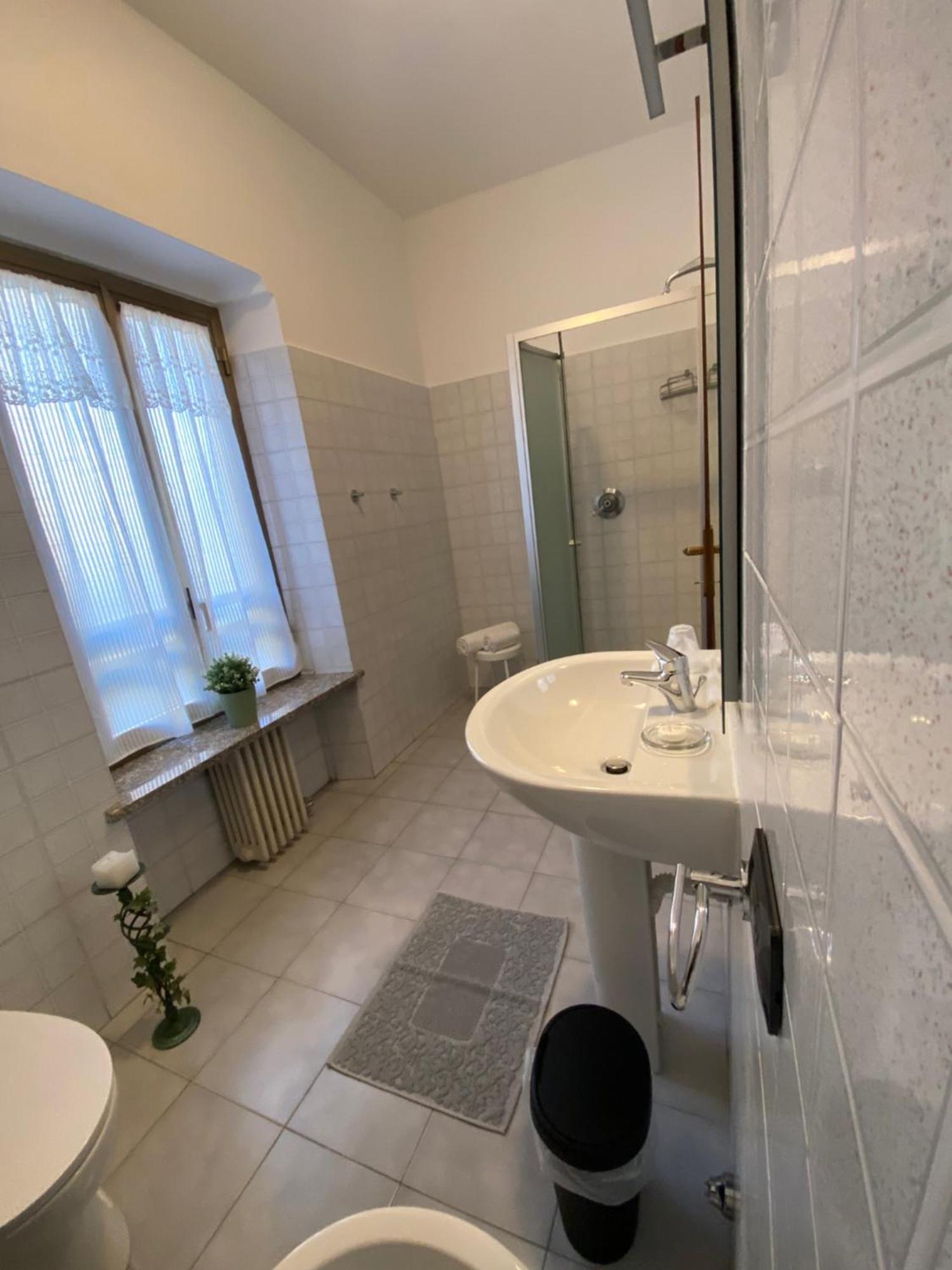 Domus Hotel Caselle Torinese Esterno foto