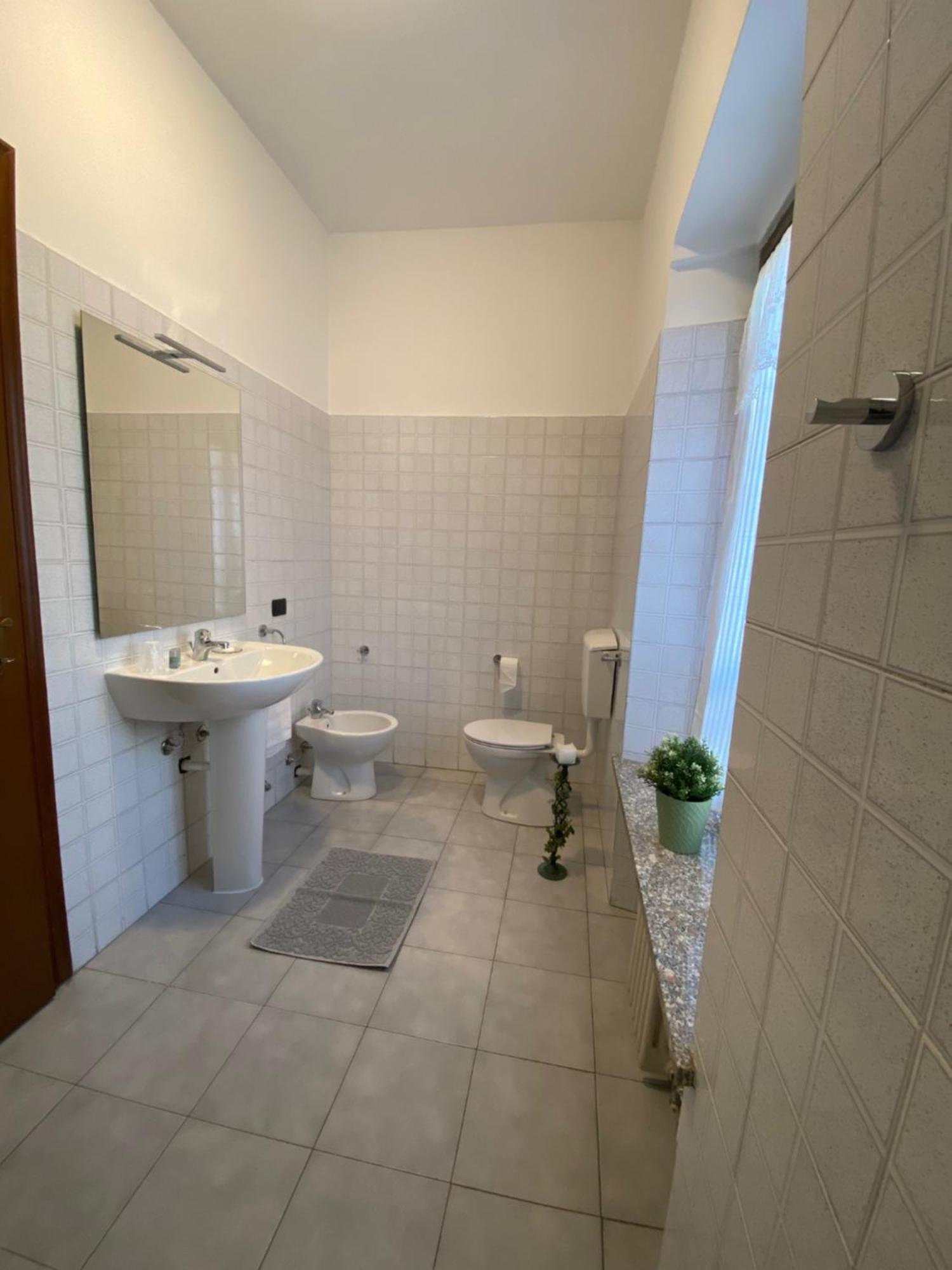 Domus Hotel Caselle Torinese Esterno foto